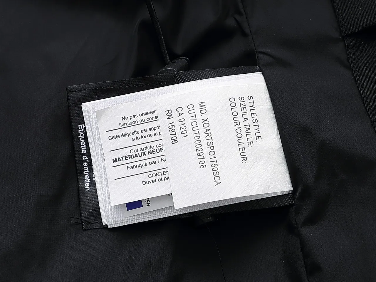 P840 Canada Goose Canada Goose #Expedition04 Parker, a treasure of Canadian origin! Limited supply worldwide! Canada Goose Model 04 is a top-notch couple model. The polar cold-proof outdoor series fur collar detachable hooded parka down jacket is the first Goose in 2024. I hope my partners will like it. Peak quality. I hope everyone can identify it together! The most popular cool items of the Big Goose family in 2024 are online. The same popular product of Yi Yang Qianxi is said to be a joint limited edition Big Goose that cannot be bought in autumn and winter. If you dislike the sameness of the Big Goose in the past, then this model will definitely give you a different experience! This year's most powerful couple's collection for autumn and winter is online, a top-notch luxurious ready-to-wear style, paired with an outdoor warm down jacket with great style and charm! The most standard and classic items of the Daye family in the past two years are equipped with unique reflective stripes for embellishment, which further shows the high-end fashion performance effect. With the embellishment of hardware buckles, it has excellent performance effect. The upper body is clean, simple and elegant, even for urban leisure. It is suitable for various occasions. Designed with large pockets, this model has a large capacity and is equipped with reflective stripes, making it safer at night. It is suitable for various adventure activities. It is made of windproof and waterproof technical materials. The interior is filled with full white duck down, which is absolutely cold-proof and warm. It also has a stand-up collar design and fine fluff at the collar, with meticulous attention to detail! The charm of this model is also more spiritual, and the upper body has more temperament and specifications. It perfectly shows the ultra-high standard of fashionable performance of this model, integrating outdoor and life, and you can even create high-street wear! The most pinnacle limited-edition goose that we have presented so far, both in terms of design and detailed materials, it is completely outstanding. The grand and evergreen version design is matched with cool reflective elements. The overall appearance can be said to be quite high, and it has that kind of powerful outdoor performance! It combines high-end casual attributes with high-street style. It is high-grade, domineering, warm, and beautiful. The visibility of the upper body is quite strong, and the configuration of the owl element is highly brand-recognizable. The overall brand performance and visual effects are fully enhanced, and it also has the high-end sense of fashion and fashionable performance. It is a must-buy product because this is the most awesome down brand on the earth and one of Canada's three national treasure brands. It is also a very sentimental down luxury brand. In the field of polar cold-proof clothing, goose has made an irreplaceable contribution.. SIZE: XS S M L XL XXL Color: black, off-white, red, navy blue, gray